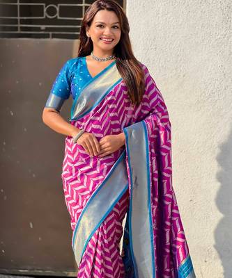 Pink contrast woven ikat patpirn with zari pallu work silk blend   4
