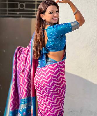 Pink contrast woven ikat patpirn with zari pallu work silk blend   5