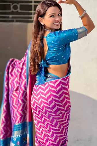Pink contrast woven ikat patpirn with zari pallu work silk blend  