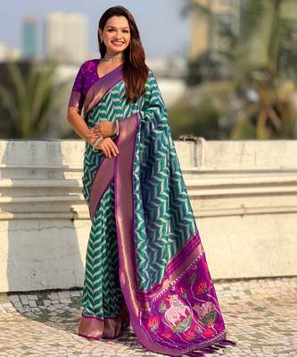 Green contrast woven ikat patgrrn with zari pallu work silk blend   1