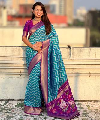 Blue contrast woven ikat patblrn with zari pallu work silk blend   2