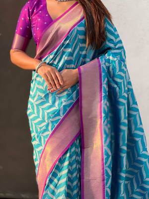 Blue contrast woven ikat patblrn with zari pallu work silk blend   4