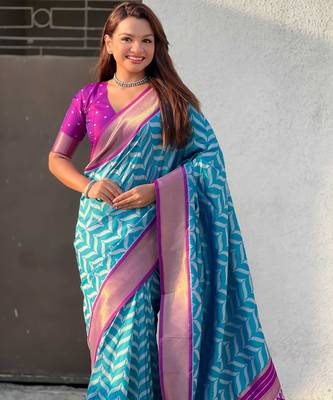 Blue contrast woven ikat patblrn with zari pallu work silk blend   5