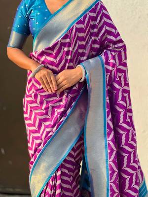 Dark pink contrast woven ikat patdarn with zari pallu work silk blend   4