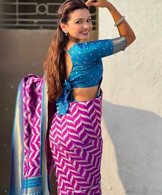 Dark pink contrast woven ikat patdarn with zari pallu work silk blend   5