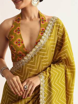 Mehendi green manipuri zigzag pattern leheriya printed saree with embroidery work lace 5