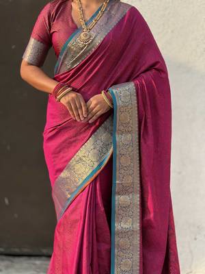 Pink contrast woven zari floral border & pallu work  silk blend   5