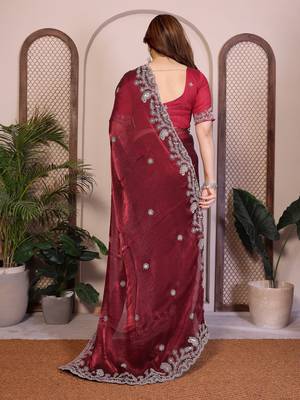 Maroon chiffon saree classy looks 2