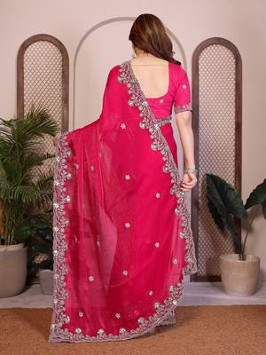 Pink chiffon saree classy looks 2