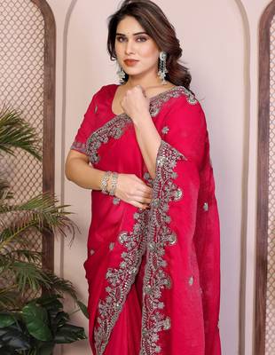 Pink chiffon saree classy looks 3