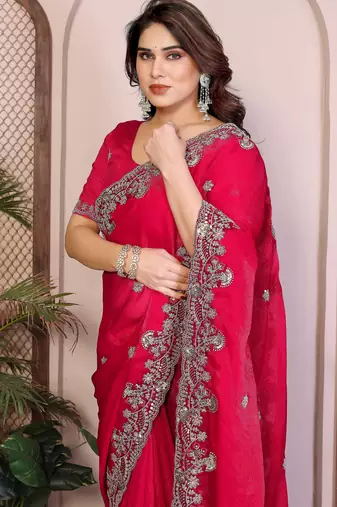 Pink chiffon saree classy looks