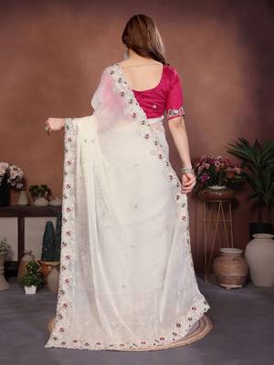 Cream chiffon saree classy looks 2