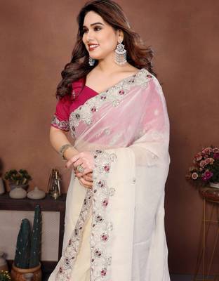 Cream chiffon saree classy looks 3