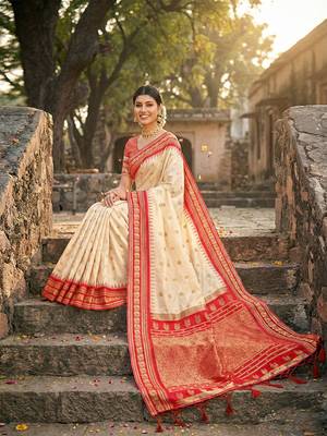 Cream soft silk blend woven graceful ethnic saree 3