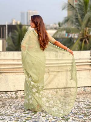 Pista chanda kora silk blend beautful floral embroidery work ceremonial saree 2