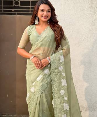 Pista chanda kora silk blend beautful floral embroidery work ceremonial saree 3