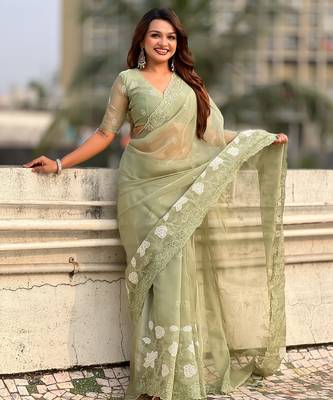 Pista chanda kora silk blend beautful floral embroidery work ceremonial saree 4