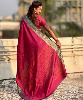 Pink graceful soft silk blend woven saree 2
