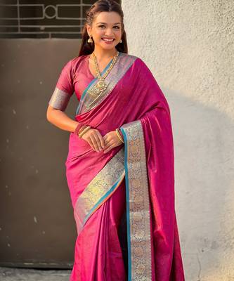 Pink graceful soft silk blend woven saree 3