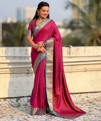 Pink graceful soft silk blend woven saree 4