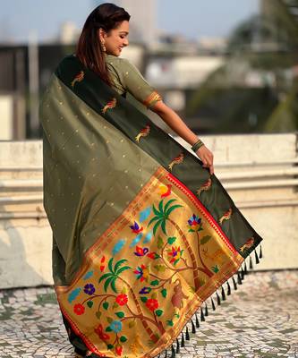 Green soft silk blend woven deisgner partywear saree 2