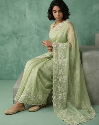 Pista chanda silk blend thread flower embroidery cut work trendy girlie saree 4