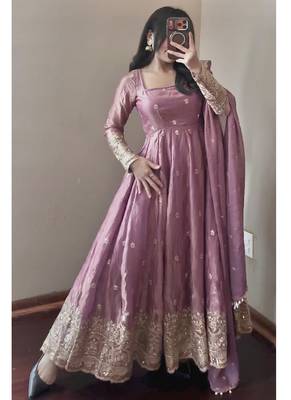 Heavy fendy silk embroidered sequince work wedding kurta set 1