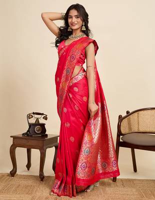 Pink floral print woven pure jacquard banarasi saree with blouse 2