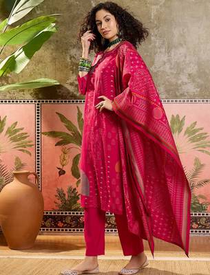 Rani printed kurta with trousers & dupatta set 3