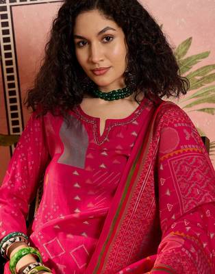 Rani printed kurta with trousers & dupatta set 5