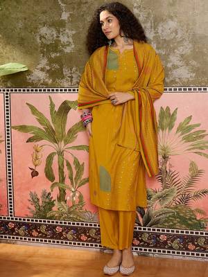 Mustard printed kurta with trousers & dupatta set 4