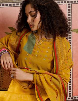 Mustard printed kurta with trousers & dupatta set 5