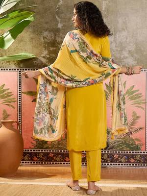 Mustrad plain kurta with trousers & dupatta set 2