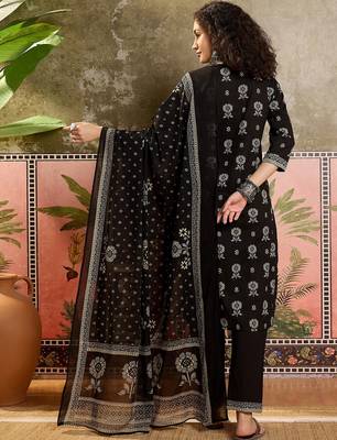 Black printed kurta with trousers & dupatta set 2