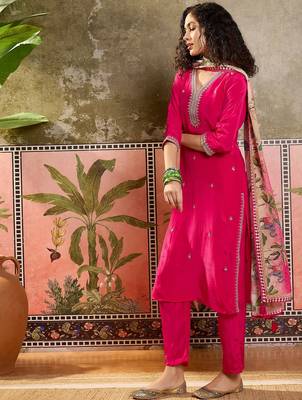 Rani plain kurta with trousers & dupatta set 3