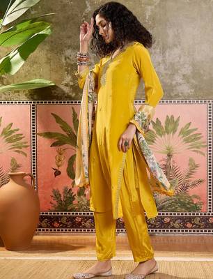 Mustrad plain kurta with trousers & dupatta set 3