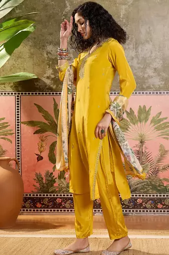 Mustrad plain kurta with trousers & dupatta set