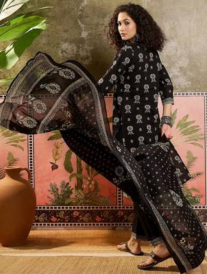 Black printed kurta with trousers & dupatta set 4