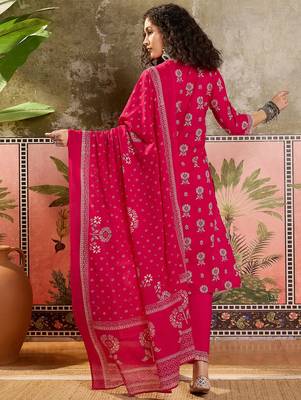 Pink printed kurta with trousers & dupatta set 2