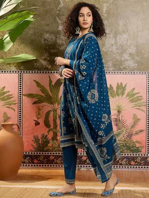 Teal blue printed kurta with trousers & dupatta set 3