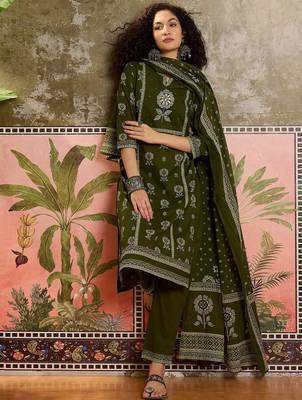 Green printed kurta with trousers & dupatta set 4