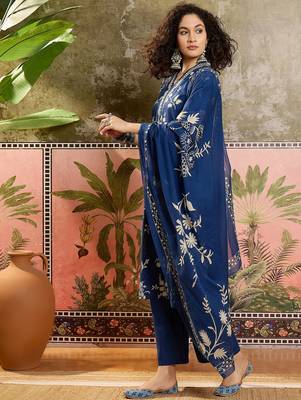 Teal blue printed kurta with trousers & dupatta set 3