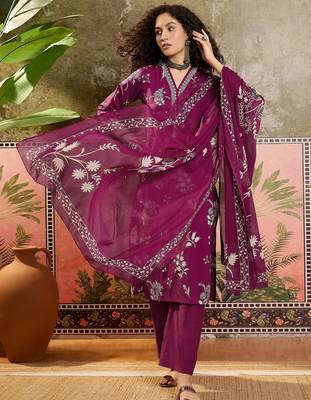 Wine printed kurta with trousers & dupatta set 4