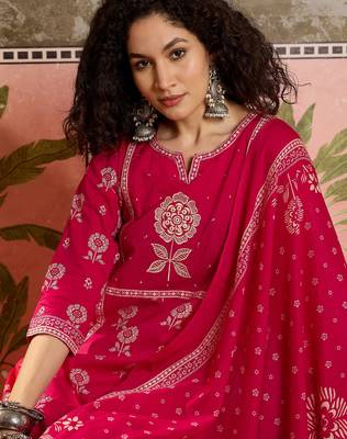 Pink printed kurta with trousers & dupatta set 5