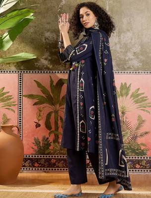 Blue printed kurta with trousers & dupatta set 3