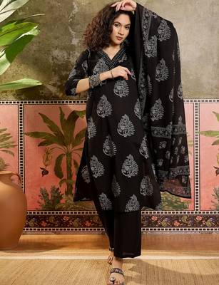 Black printed kurta with trousers & dupatta set 1
