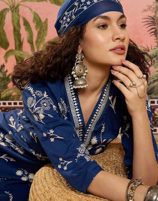 Teal blue printed kurta with trousers & dupatta set 5