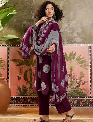 Wine printed kurta with trousers & dupatta set 3