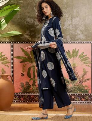 Blue printed kurta with trousers & dupatta set 3
