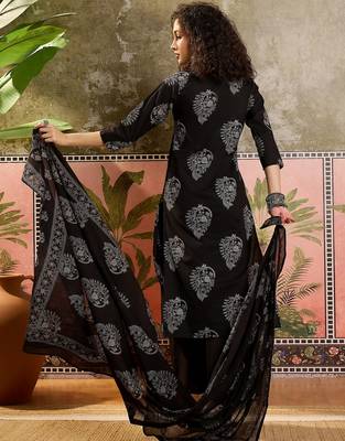 Black printed kurta with trousers & dupatta set 2